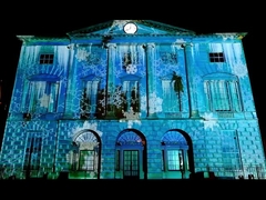 SMX 20000 Lumen WUXGA Large Venue 3LCD Laser Projector Trên Dự án Tòa nhà