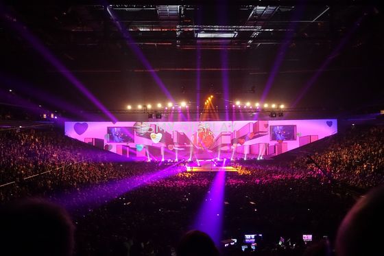 chất lượng 3D Holographic Projection System White Hologram Screen 80 Percent Transmittance Nhà máy